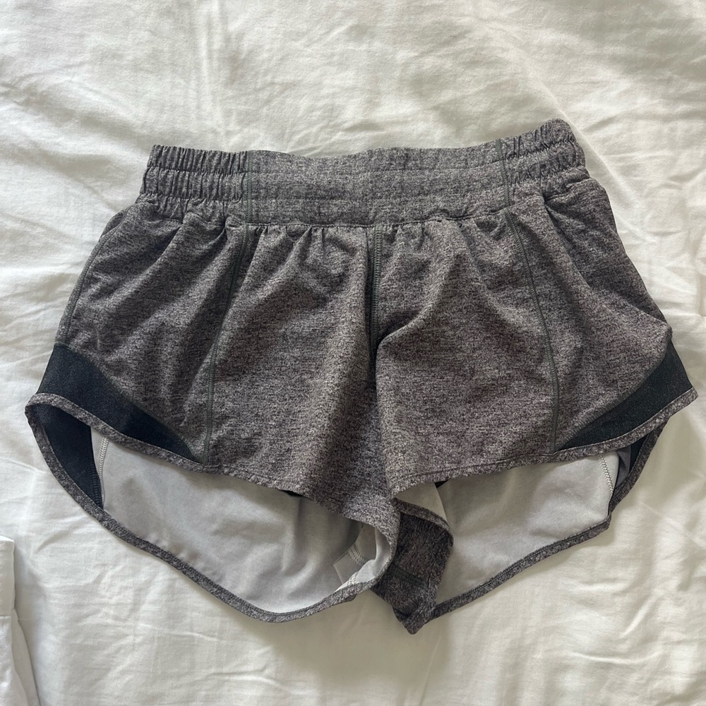 Lululemon Hotty Hot low-Rise Lined Short 2.5"